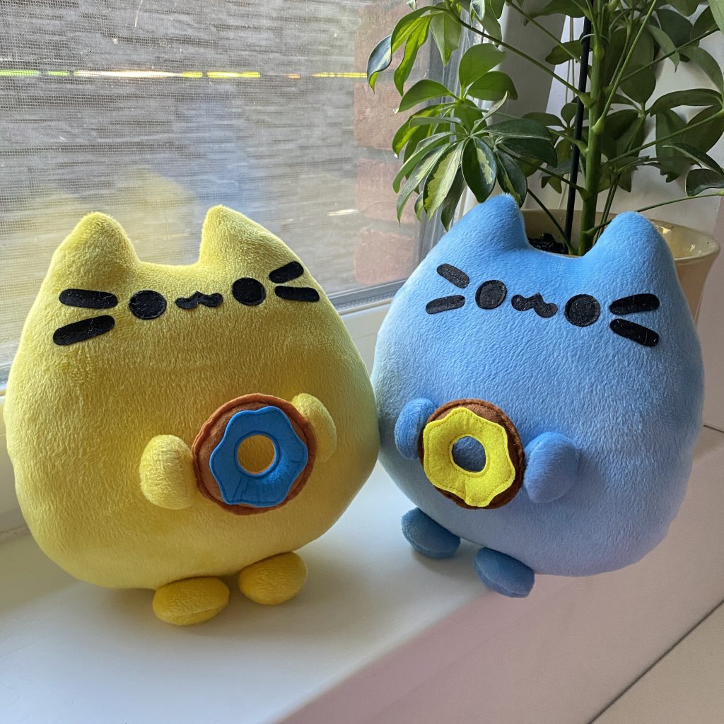 Игрушка Кот Пушин с пончиком ручной работы купить Киев